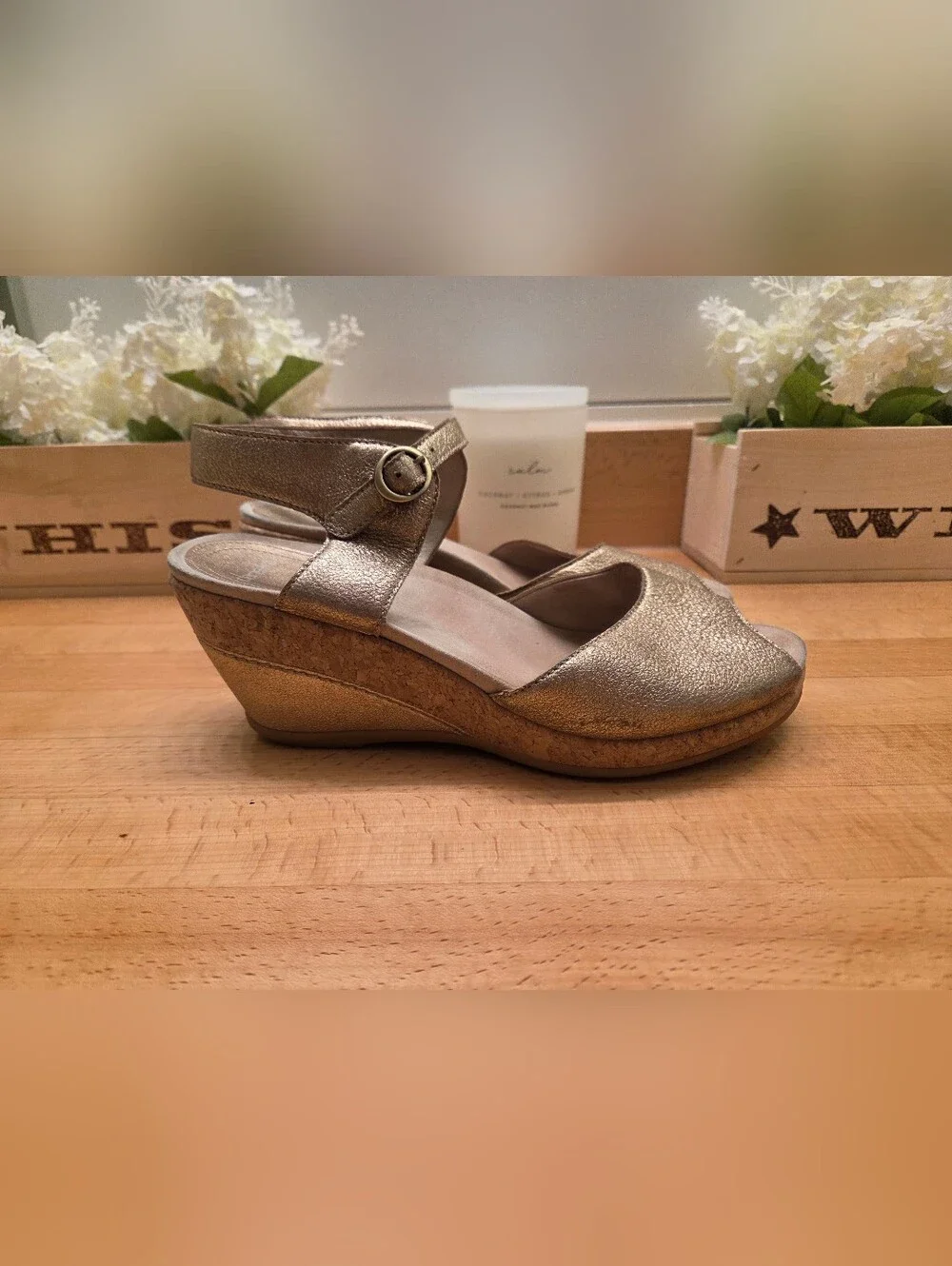 Dansko Charlotte Wedge Sandals Gold Crinkle Leather Women's Size 42